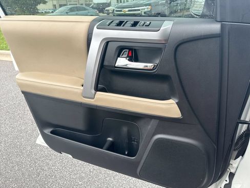 Used 2023 Toyota 4Runner SR5 Premium w/ Moonroof Package AWD/4WD image 17
