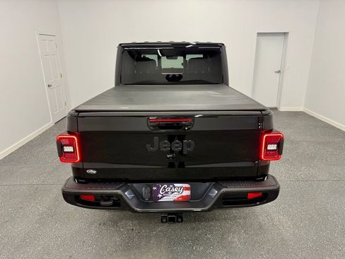 Used 2022 Jeep Gladiator Overland image 11
