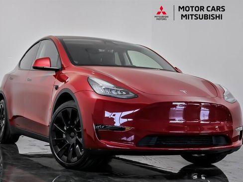 Used 2022 Tesla Model Y Long Range image 1