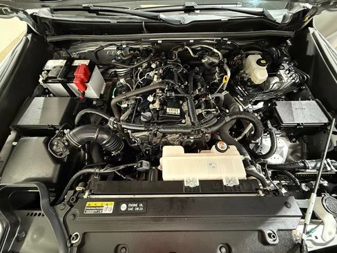 Certified 2025 Toyota 4Runner SR5 AWD/4WD image 9