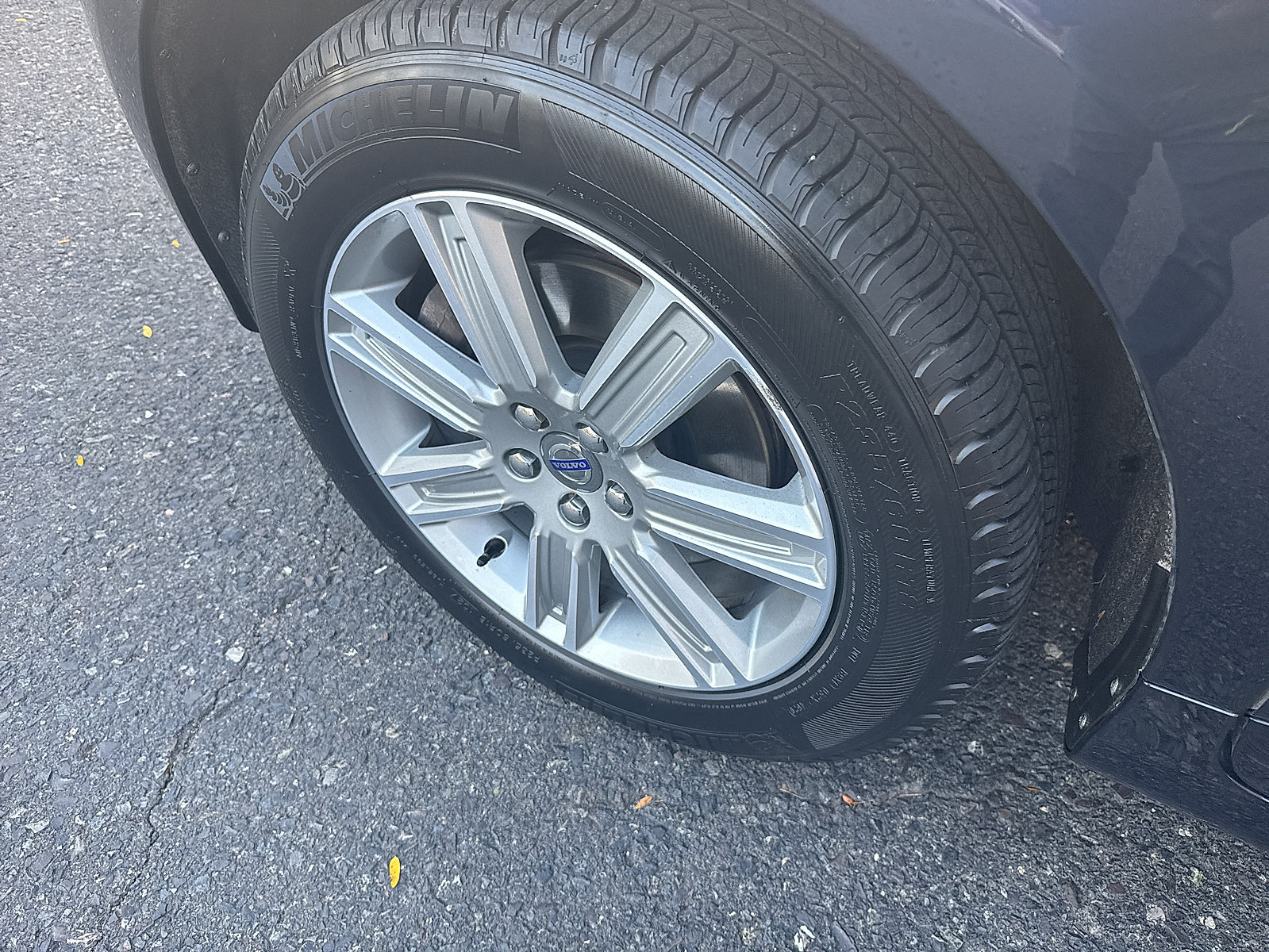 Used 2016 Volvo XC60 T6 w/ Proximity Package AWD/4WD image 22