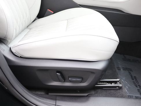 Used 2025 Mitsubishi Outlander AWD image 21