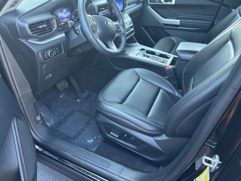 Used 2023 Ford Explorer XLT w/ Equipment Group 202A AWD/4WD image 16