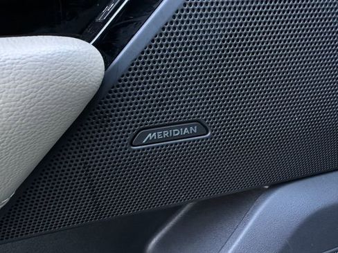 Used 2019 Land Rover Range Rover Velar S image 12