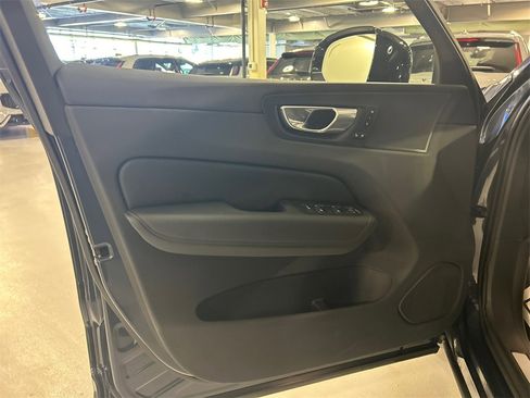 Certified 2025 Volvo XC60 B5 Plus image 9