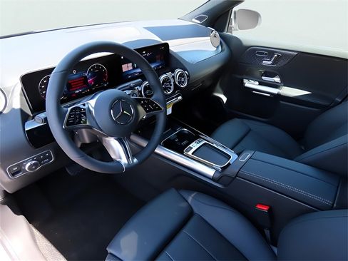 New 2025 Mercedes-Benz GLA 250 4MATIC image 58