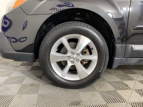 Used 2013 Subaru Outback 2.5i Limited w/ Moonroof Pkg image 11