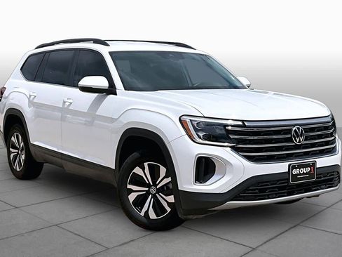 Used 2024 Volkswagen Atlas SE FWD image 2