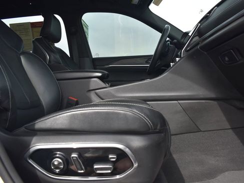 Used 2021 Jeep Grand Cherokee L Overland w/ Advanced Protech Group III image 12