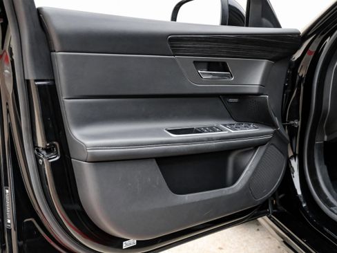 Used 2017 Jaguar XF S image 40