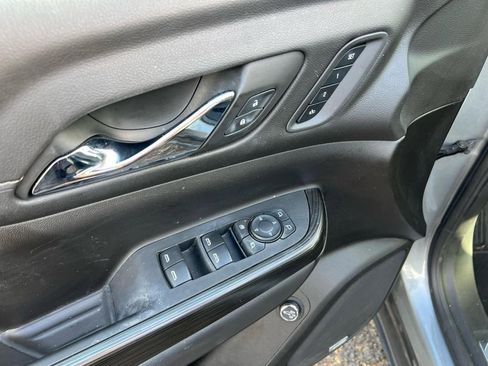 Used 2023 GMC Acadia SLT w/ Elevation Edition image 23