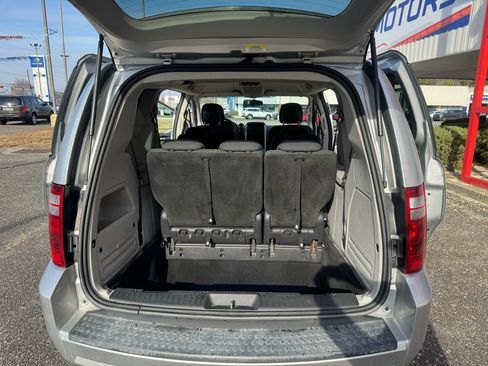 Used 2010 Dodge Grand Caravan SE w/ Climate Group image 11