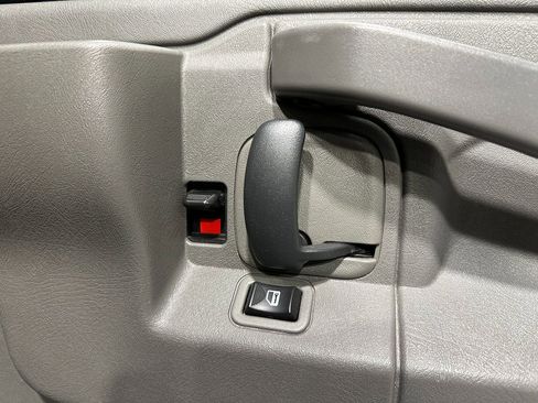 Used 2020 GMC Savana 2500 Extended w/ Enhanced Convenience Package RWD image 15