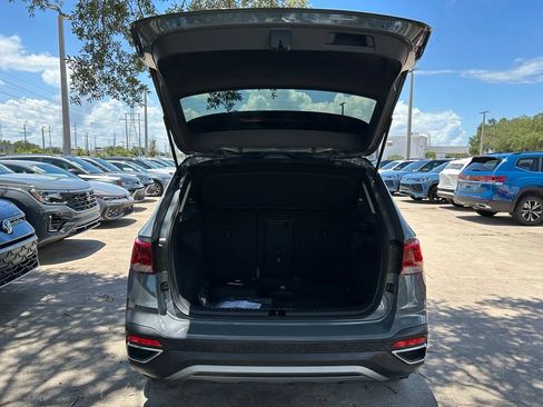 Used 2024 Volkswagen Taos SE w/ Panoramic Sunroof Package FWD image 49