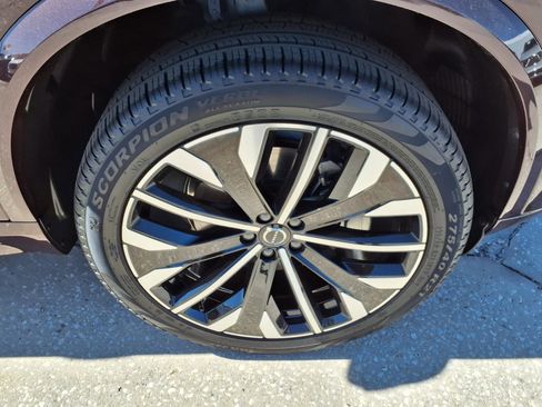 New 2026 Volvo XC90 B5 Core w/ Protection Package Premier image 9