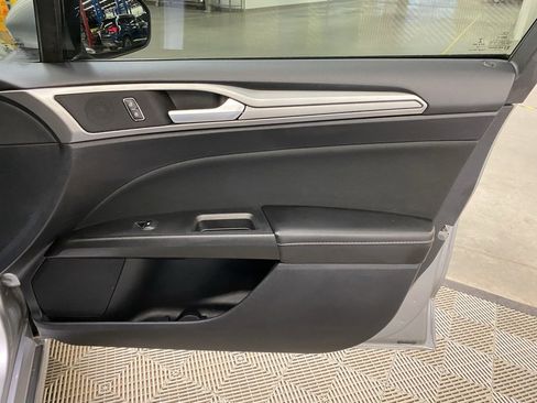 Used 2020 Ford Fusion SE image 23