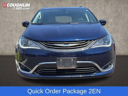 Used 2018 Chrysler Pacifica Touring-L FWD image 3