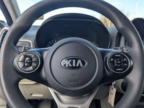 Used 2021 Kia Soul LX image 18