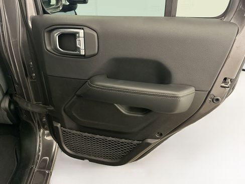 Used 2025 Jeep Wrangler Unlimited Sahara AWD/4WD image 30