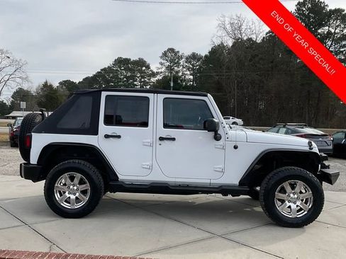 Used 2015 Jeep Wrangler Unlimited Sahara w/ Connectivity Group image 8