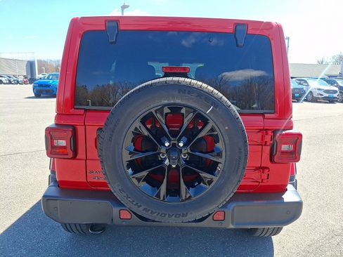 Used 2025 Jeep Wrangler Unlimited Sahara w/ Safety Group AWD/4WD image 5