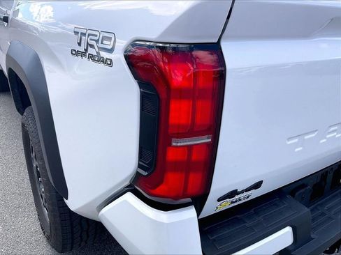 Used 2025 Toyota Tacoma TRD Off-Road AWD/4WD image 31
