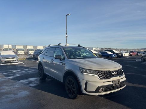 Certified 2022 Kia Sorento SX image 1