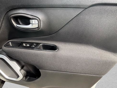 Used 2020 Jeep Renegade Latitude image 17