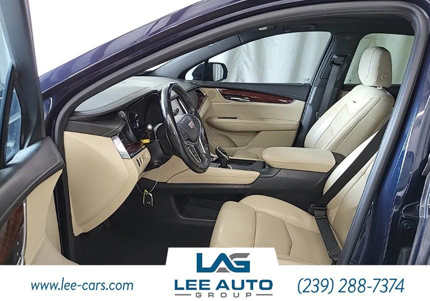 Used 2017 Cadillac XT5 Luxury FWD image 3