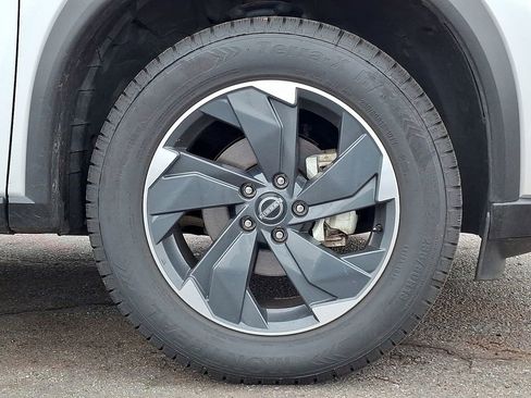 Used 2024 Nissan Rogue SV image 8