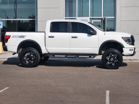 Used 2021 Nissan Titan PRO-4X w/ Pro-4x Convenience Package AWD/4WD image 4