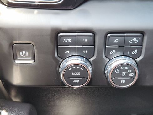 Used 2024 GMC Sierra 2500 AT4 w/ AT4 Premium Plus Package AWD/4WD image 21