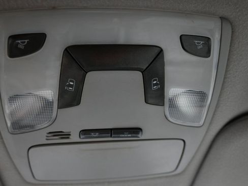 Used 2012 Toyota Sienna LE w/ Towing Pkg FWD image 23
