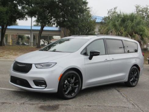 New 2026 Chrysler Pacifica Limited w/ S Appearance Package FWD image 3