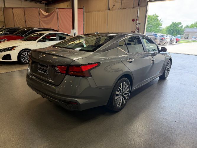 Used 2025 Nissan Altima 2.5 SV FWD image 6