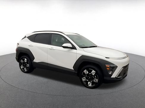 Used 2025 Hyundai Kona SEL image 2