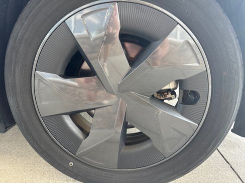 Used 2025 Toyota Prius LE FWD image 5