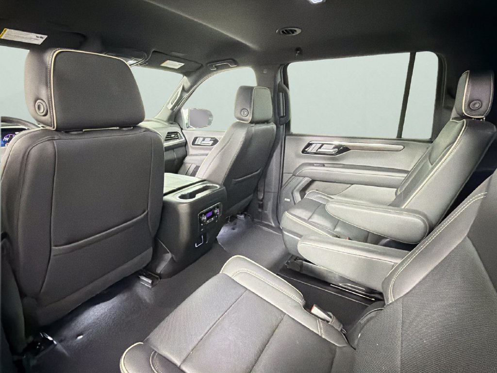 Used 2025 Chevrolet Suburban Premier RWD image 27