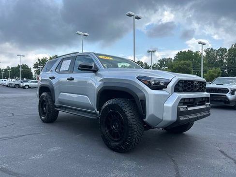 Used 2025 Toyota 4Runner TRD Off-Road Premium AWD/4WD image 4