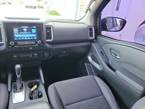 Used 2022 Nissan Frontier SV w/ Technology Package RWD image 21