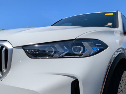 Certified 2024 BMW X5 xDrive40i w/ Premium Package image 3