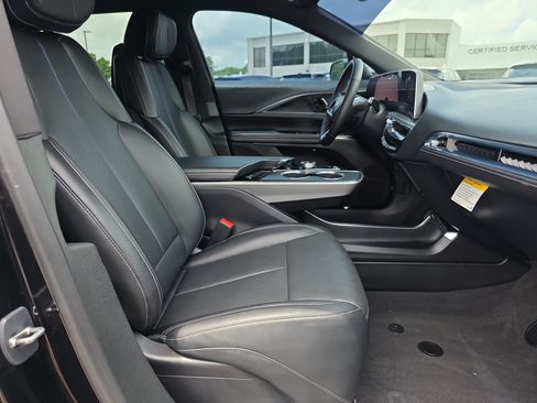 Used 2024 Cadillac Lyriq Sport w/ LPO, Floor Liner Package AWD/4WD image 16
