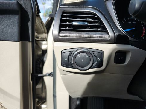 Used 2017 Ford Fusion SE image 12