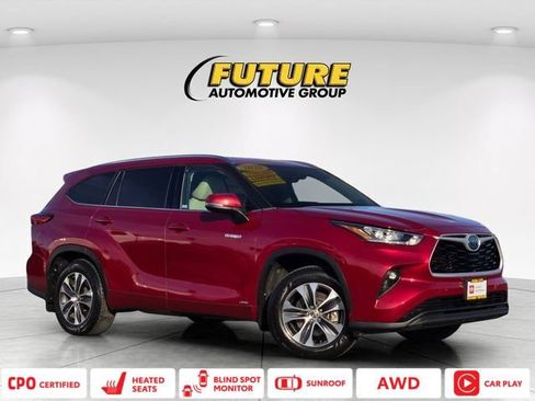 Certified 2020 Toyota Highlander XLE AWD/4WD image 1