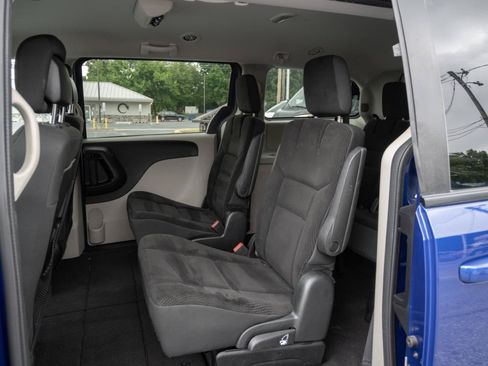 Used 2018 Dodge Grand Caravan SE w/ UConnect Hands-Free Group FWD image 18