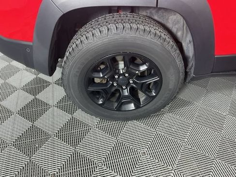 Used 2019 Jeep Cherokee Trailhawk AWD/4WD image 19