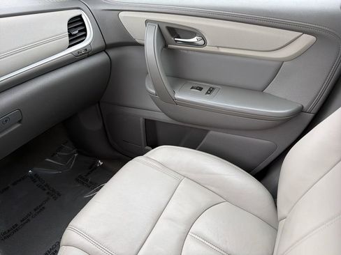 Used 2015 Chevrolet Traverse LT image 28