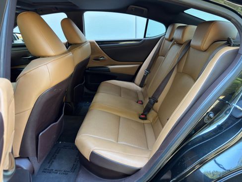 Used 2020 Lexus ES 300h FWD image 37