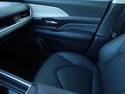 Used 2025 Toyota Grand Highlander FWD image 12