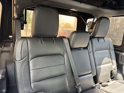 Used 2019 Jeep Wrangler Unlimited Sahara image 43